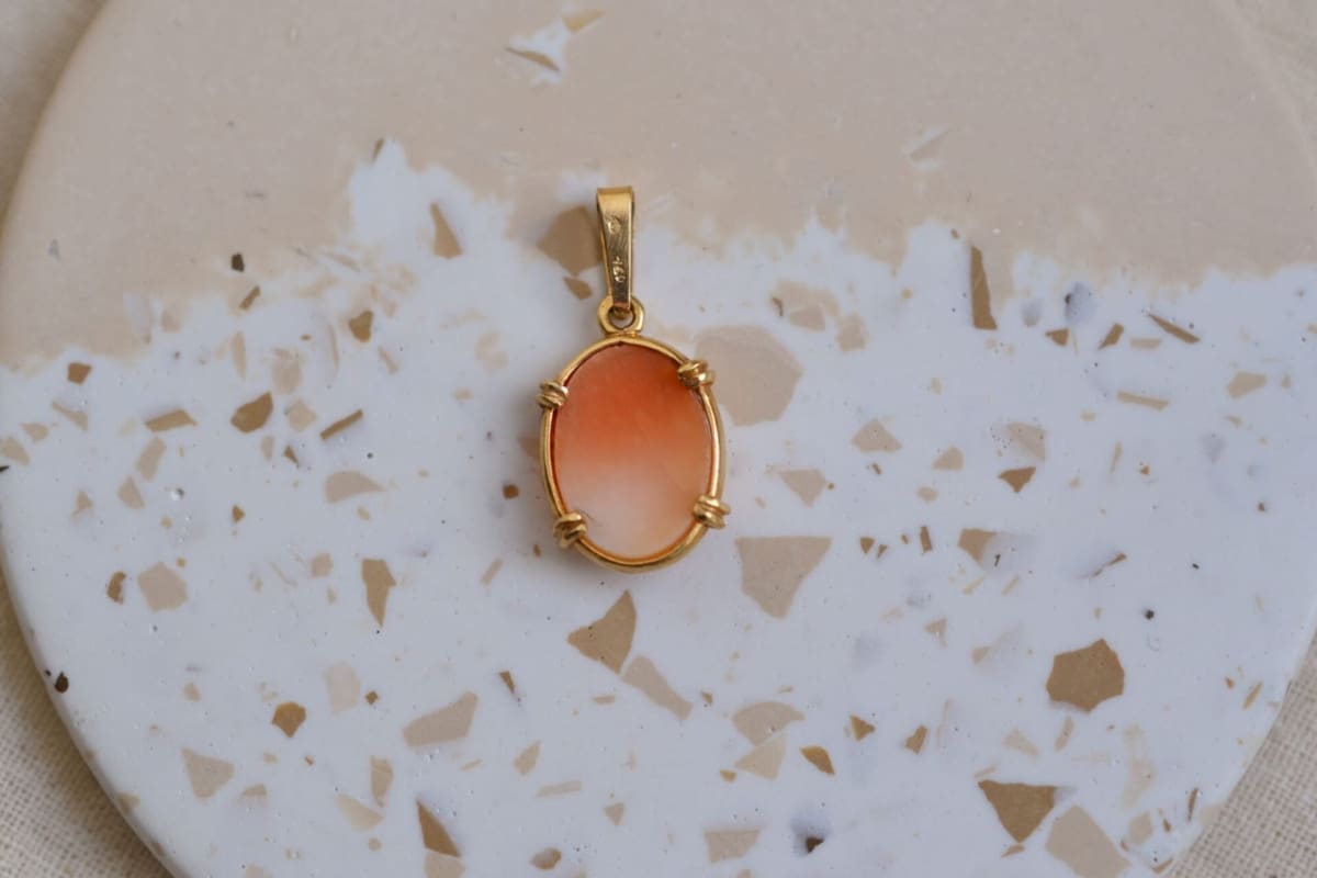 Pendentif Camée serti griffes - pendentif de seconde main