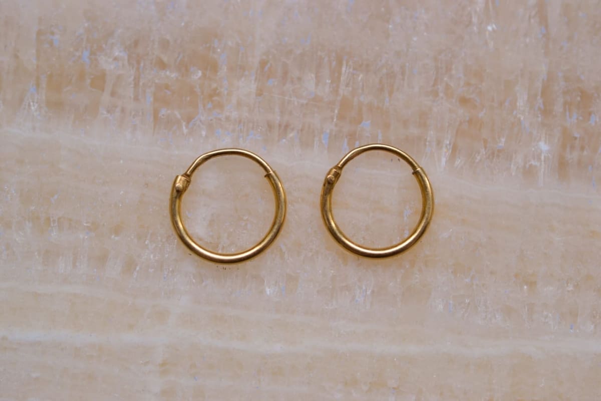 Petites créoles lisses - boucles d'oreilles anciennes