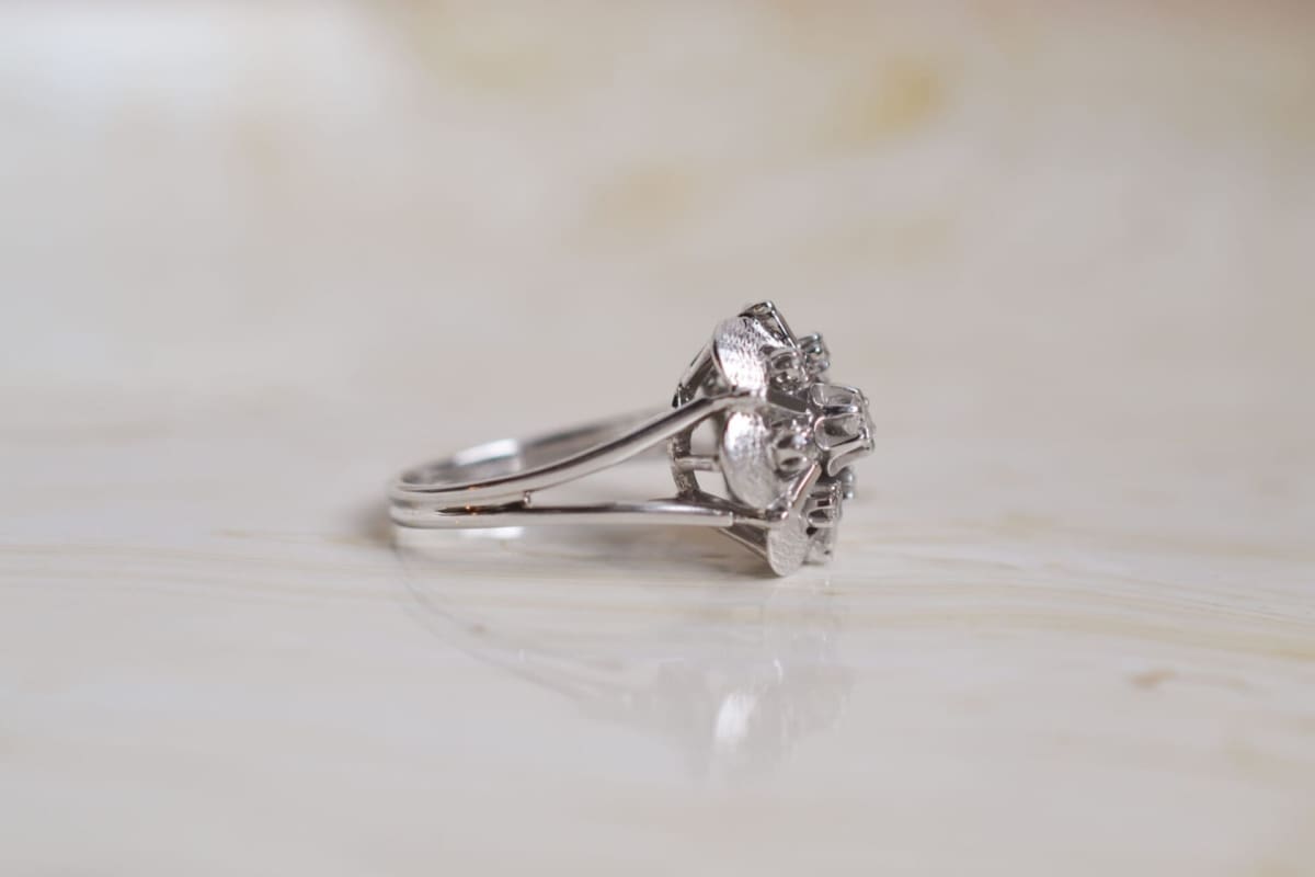 Bague Marguerite Diamants décor ciselé - bague Vintage