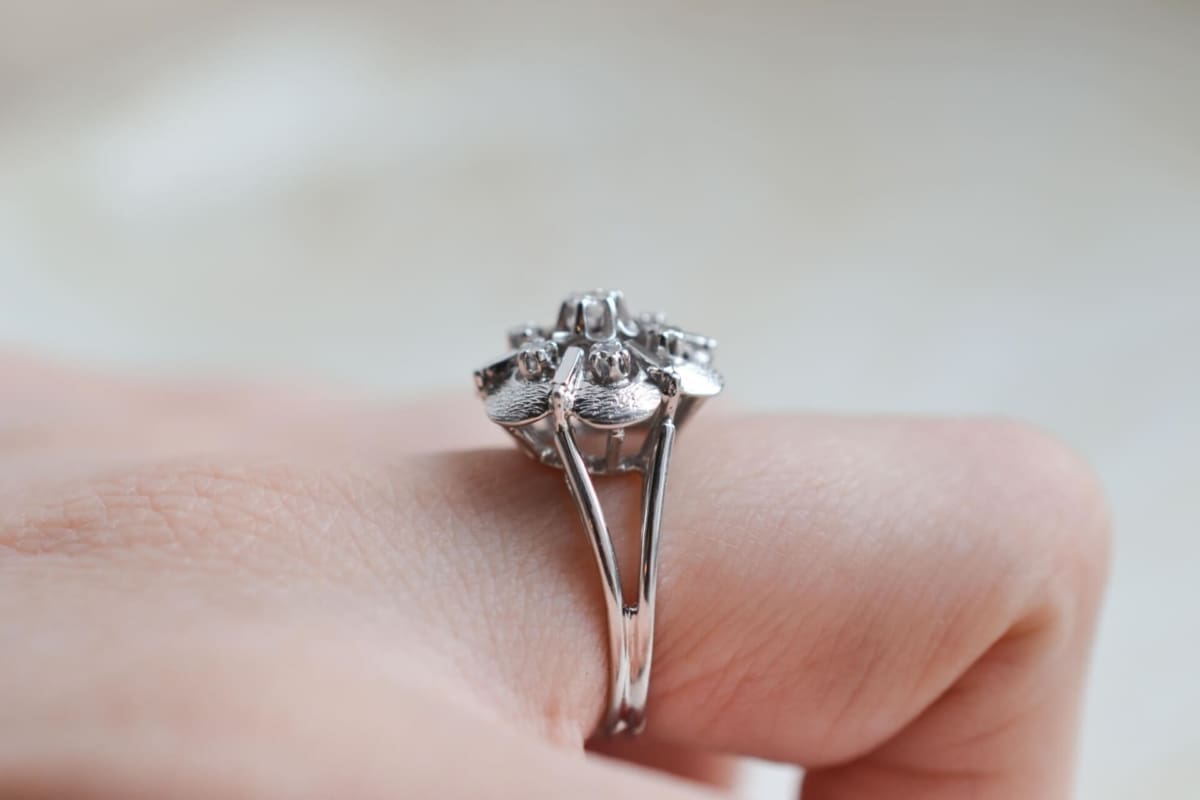 Bague Marguerite Diamants décor ciselé - bague antique