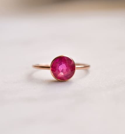 Bague pierre rouge sertie clos - bague ancienne