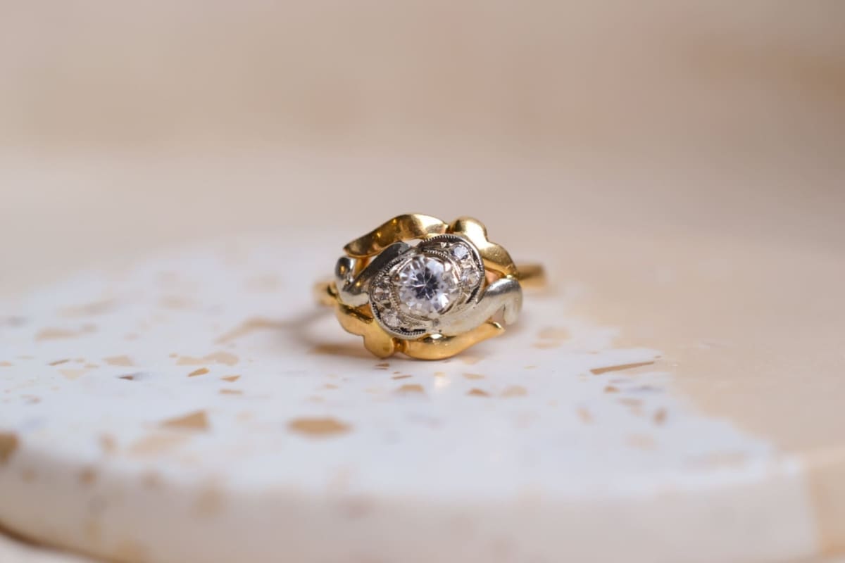 Bague Art Décor 2 Ors pierres blanches - bague ancienne