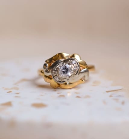 Bague Art Décor 2 Ors pierres blanches - bague ancienne