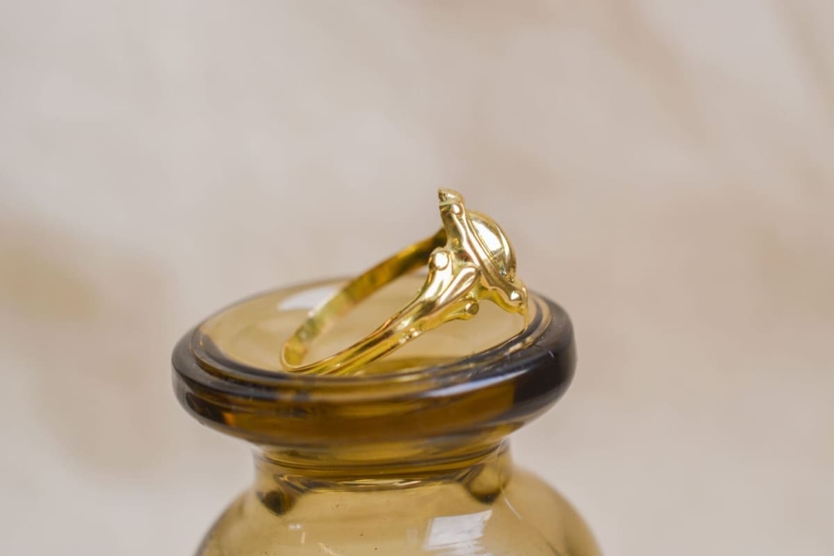 Bague écusson oval bandeau ciselé - bague Vintage