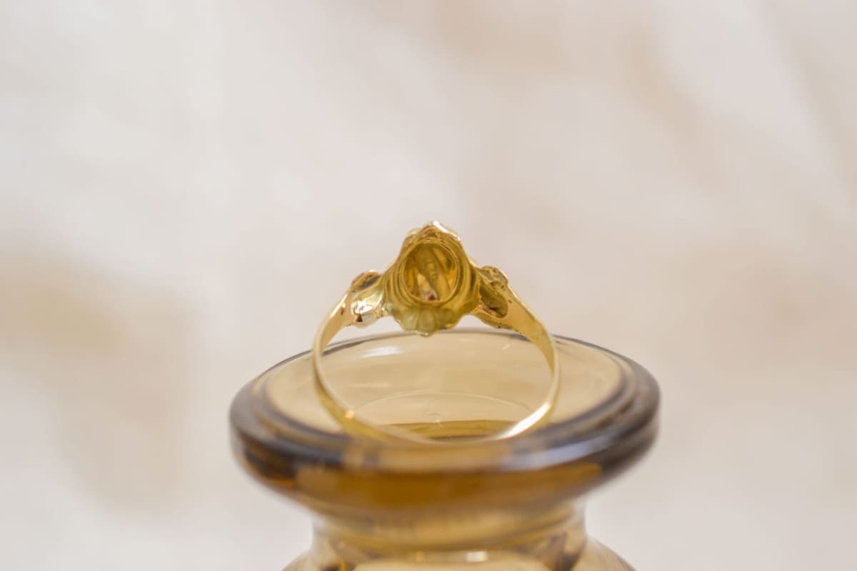 Bague écusson oval bandeau ciselé - bague de seconde main