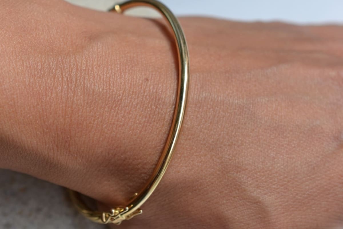 bracelet jonc ouvrant vintage en or jaune 18 carats