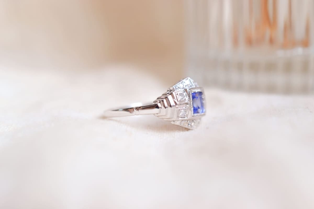 Bague ancienne Art Déco Or blanc 18 carats Saphir et Diamants