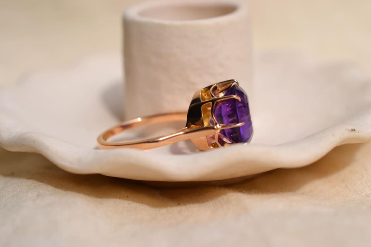 Bague cocktail ancienne Or jaune 18 carats Améthyste