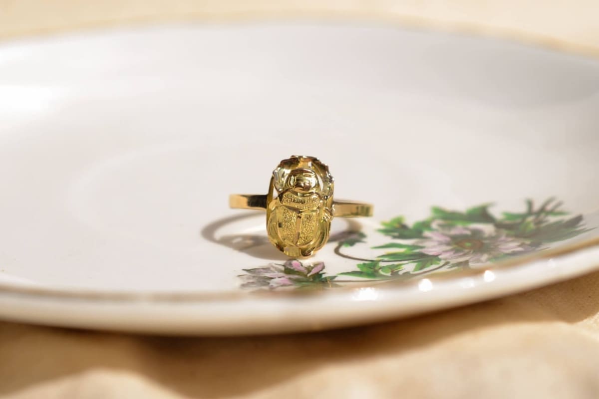Bague en Or jaune 18 carats ornée d'un scarabée égyptien