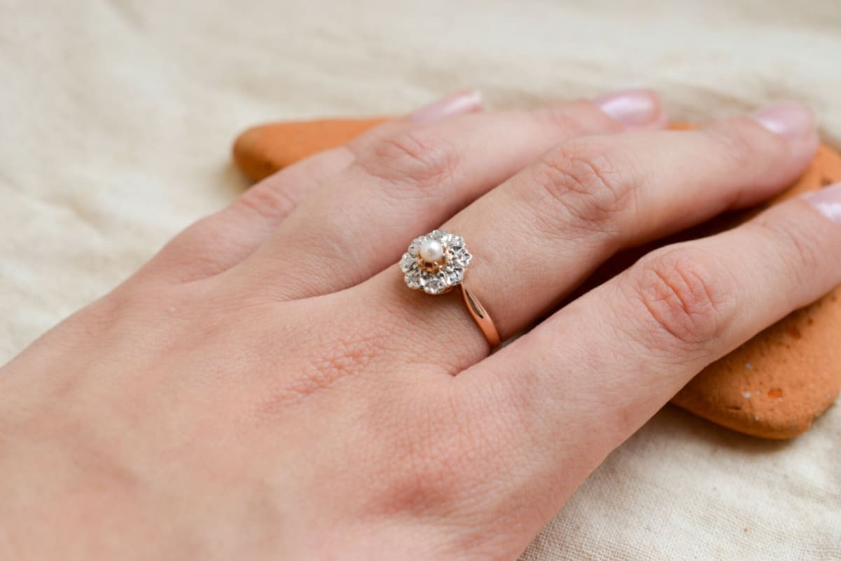 Bague 2 Ors Perle decor fleur et corbeille ajouree