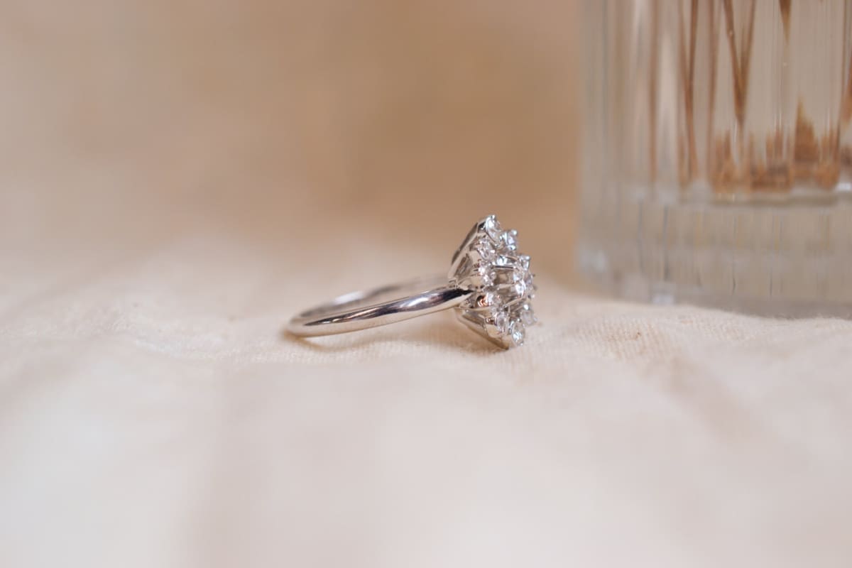 Bague Marguerite ancienne Or blanc Diamants