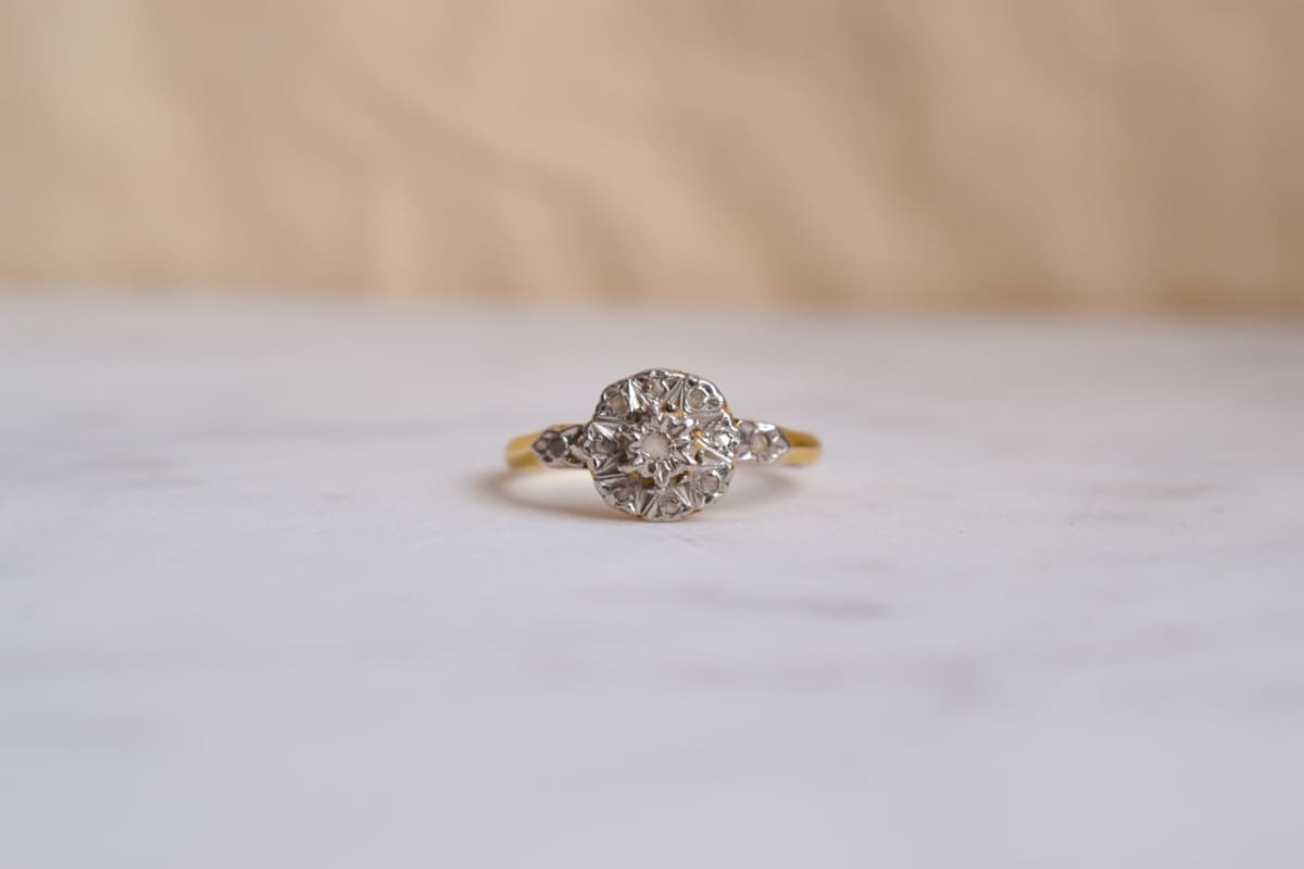 Bague circulaire Art Déco en Or jaune et Or blanc 18 carats sertie de Diamants