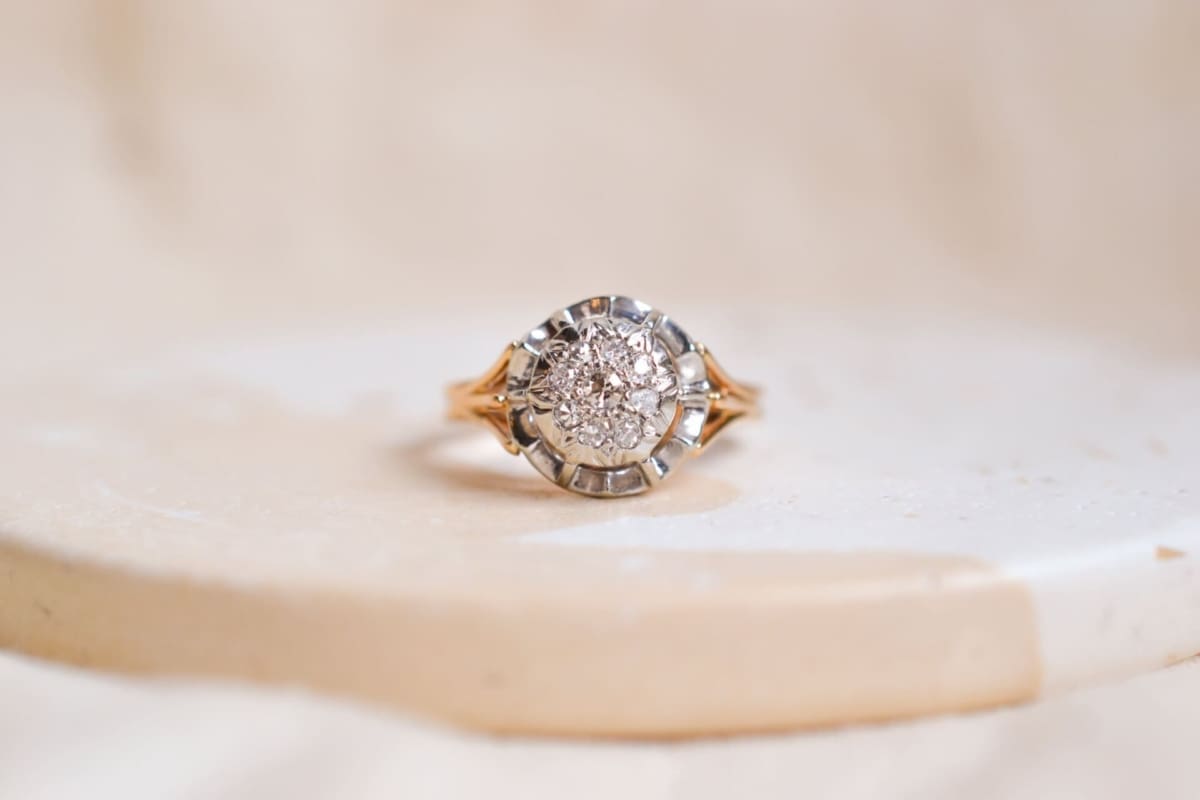 Bague circulaire en Or jaune et Or blanc 18 carats pavée de Diamants