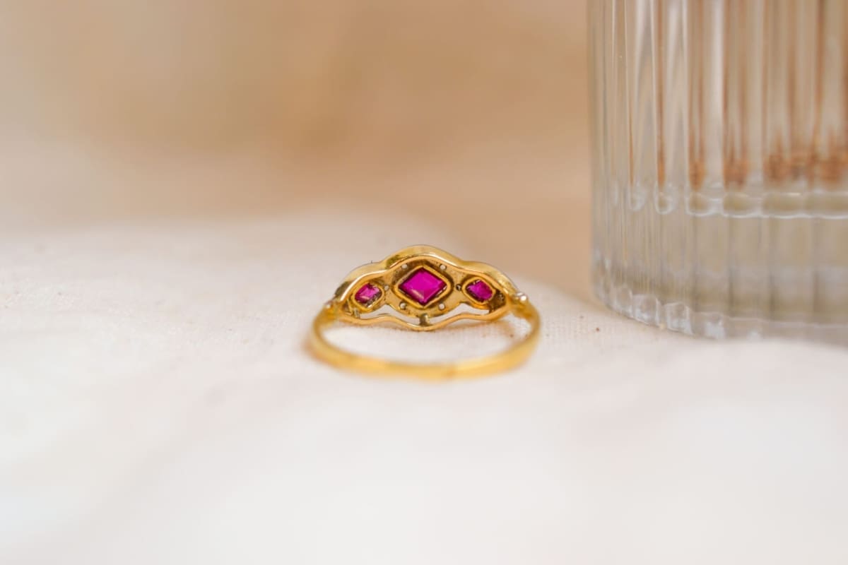 Bague jarretière ancienne Art Déco 2 Ors pierres rouges