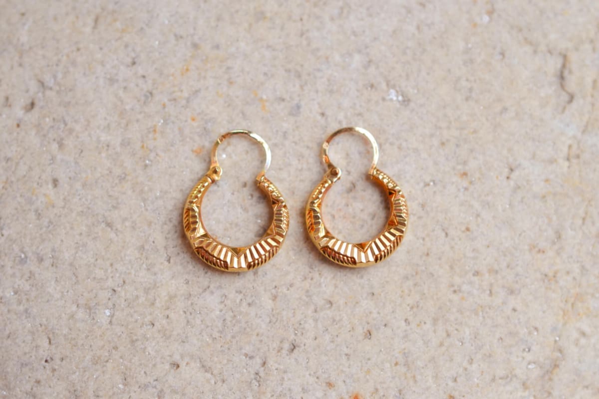 Créoles anciennes en Or jaune 18 carats à motifs striés