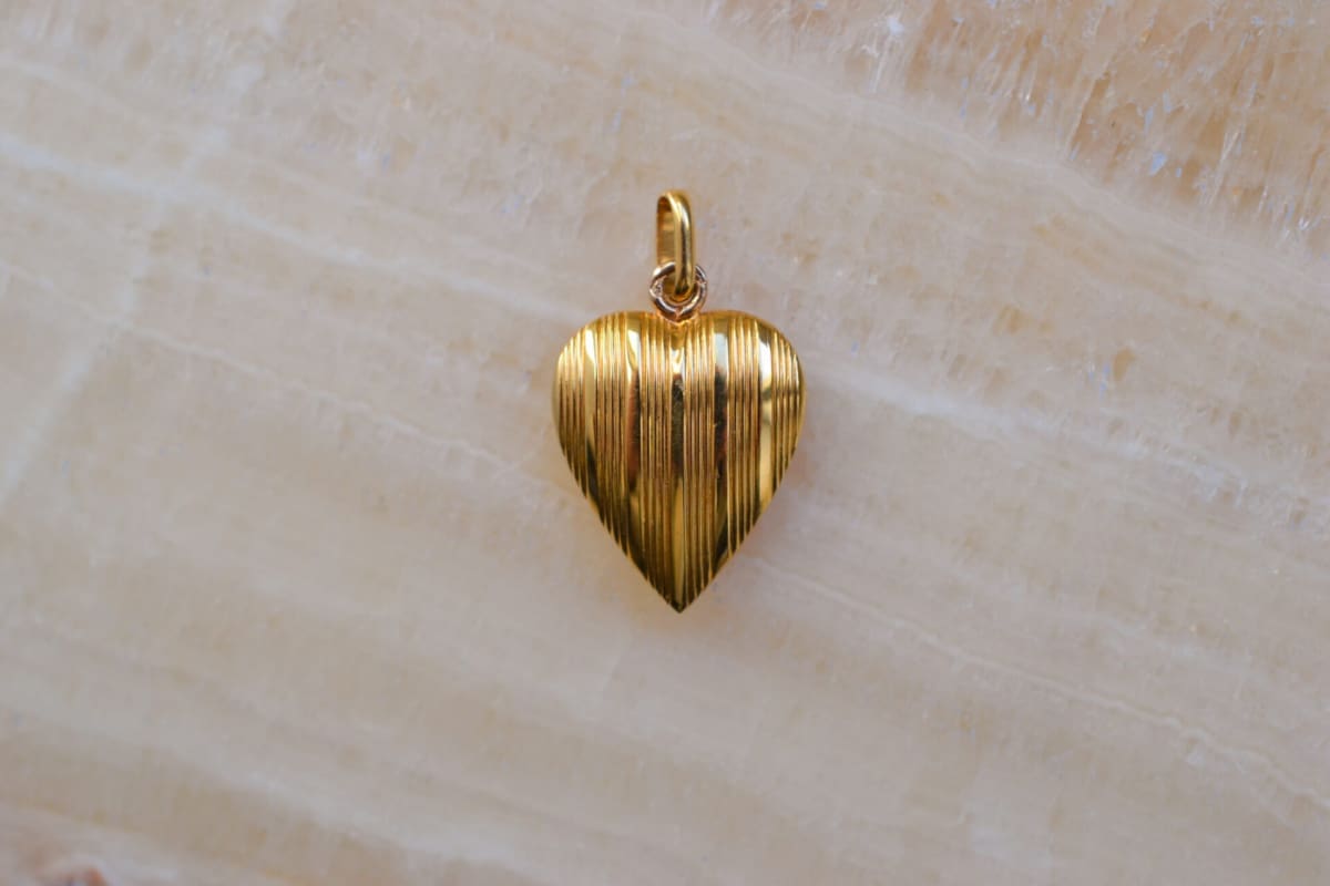 Pendentif coeur en Or jaune 18 carats à décor rainuré
