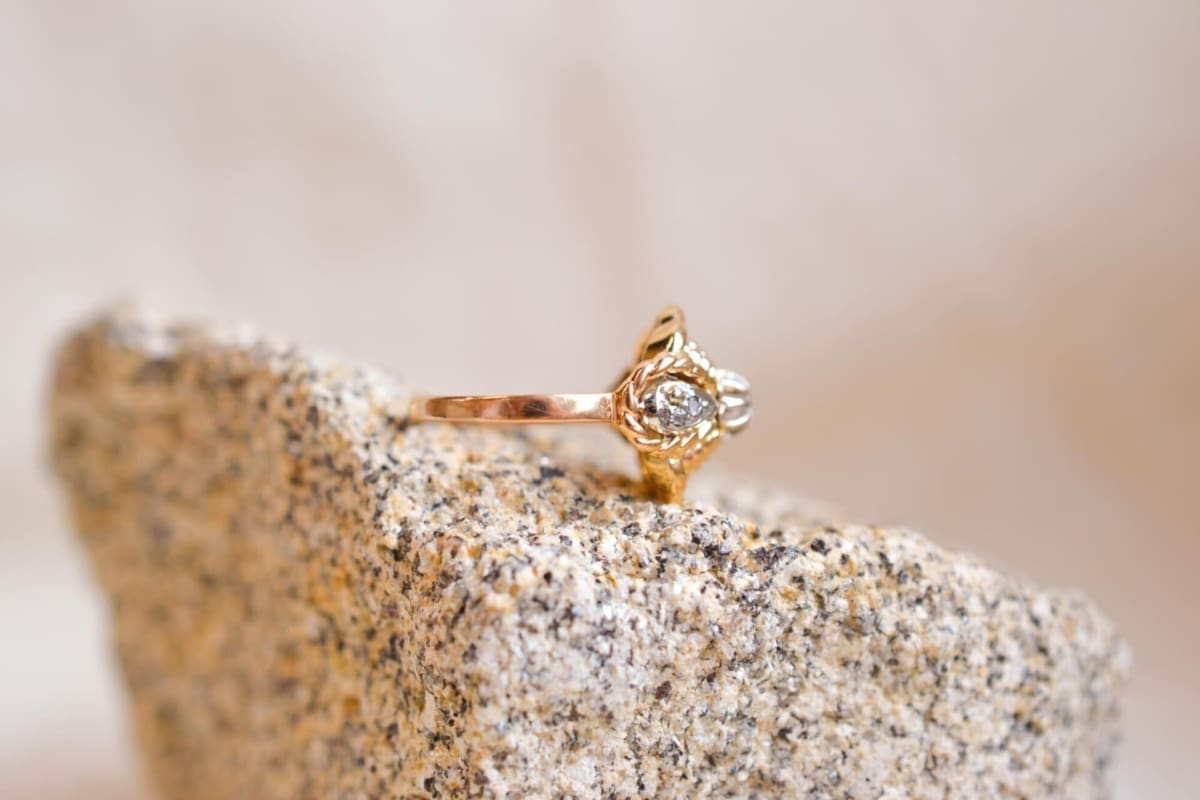 Solitaire ancien décor fleur Diamants