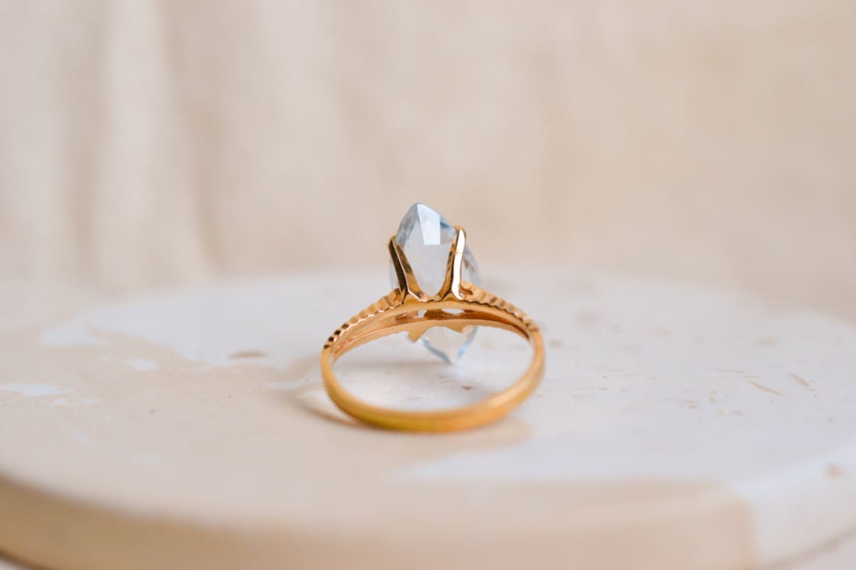 Bague Vintage en Or jaune 18 carats sertie d'un Spinelle