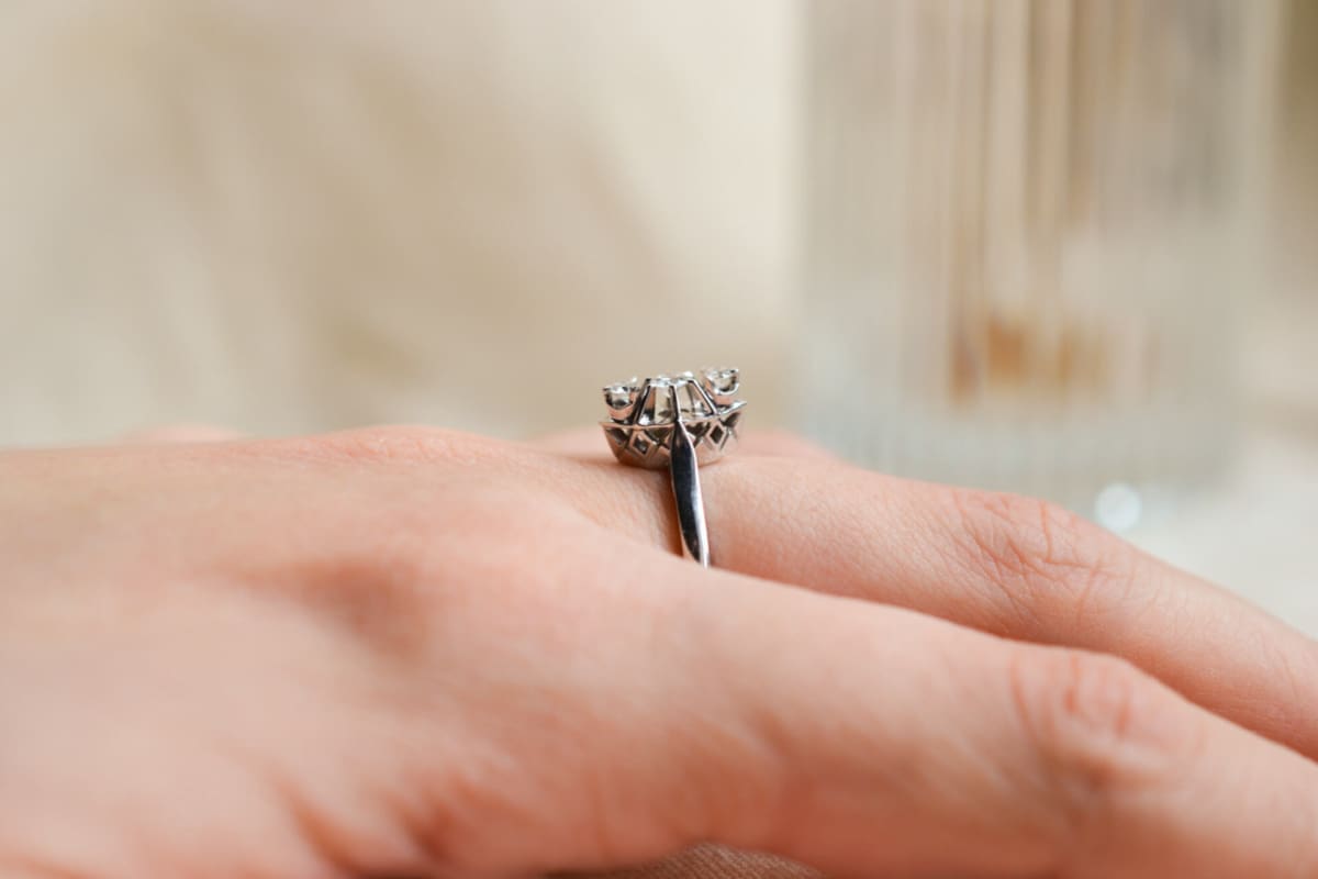 Bague de fiançailles ancienne en Or blanc sertie de Diamants