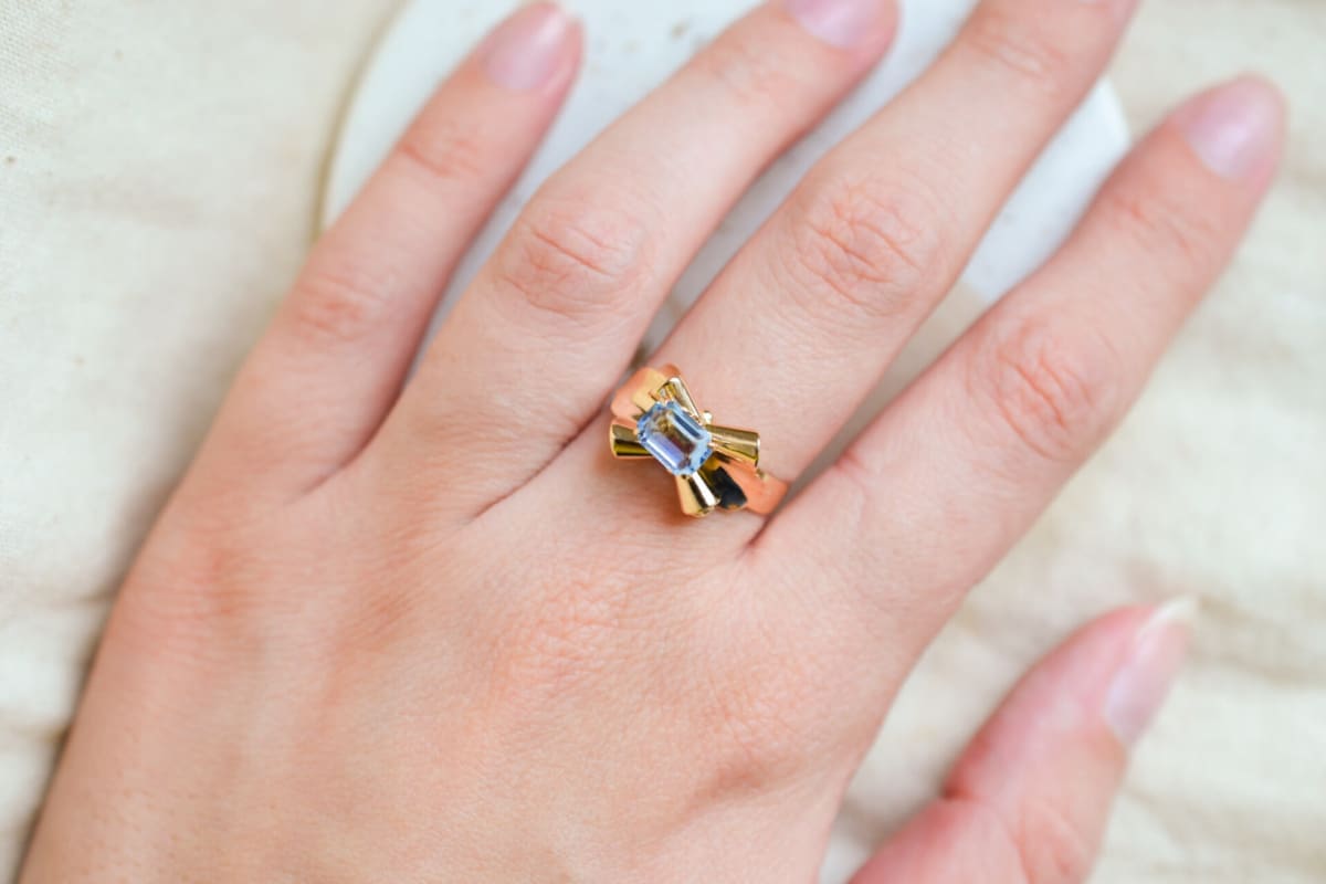 Bague de fiançailles en Or jaune 18 carats ornée d'une pierre bleue ciel