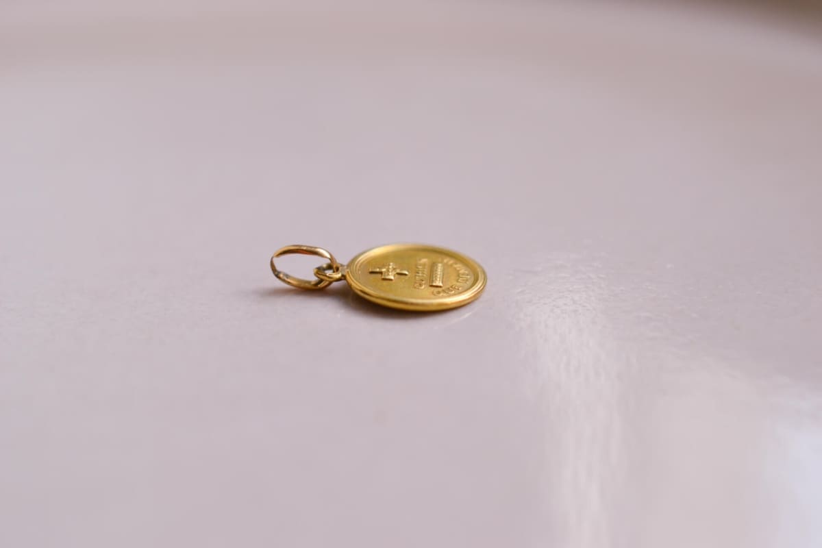 Médaille ronde + qu'hier - que demain Or jaune 18 carats