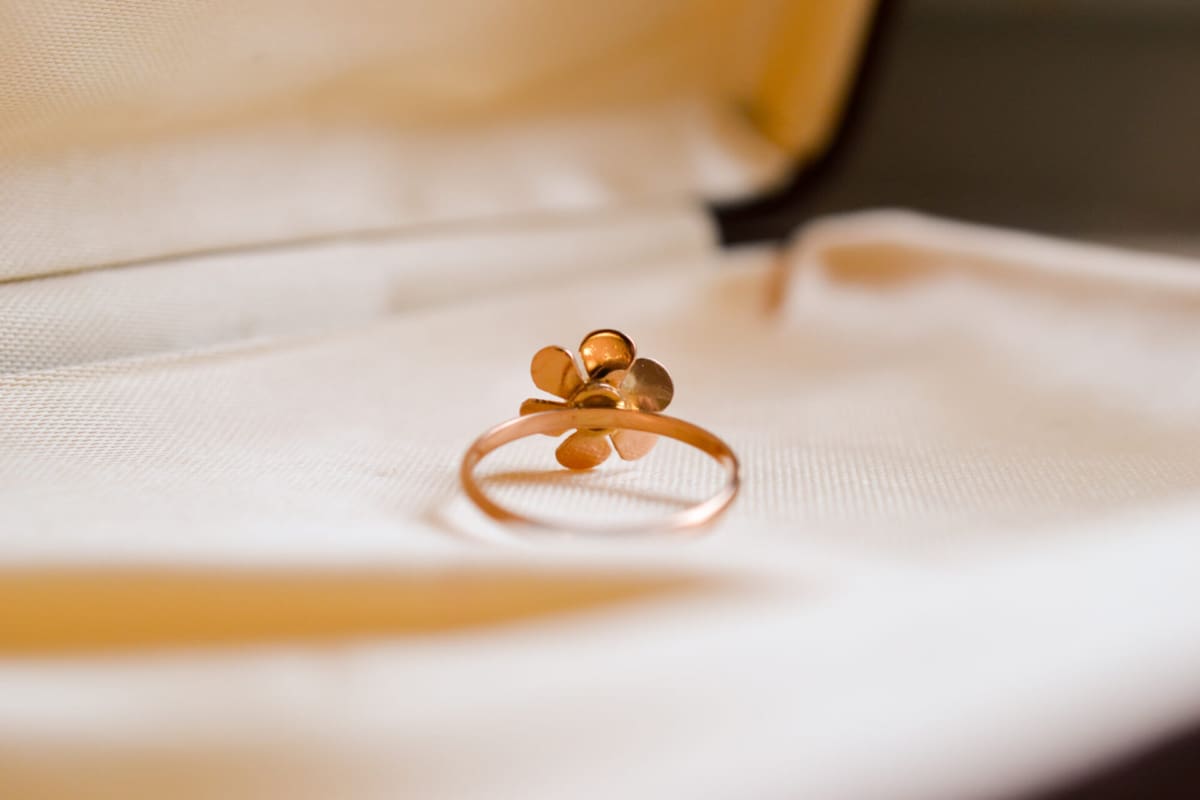 Bague ancienne en Or jaune 18 carats ornée d'une Perle de culture