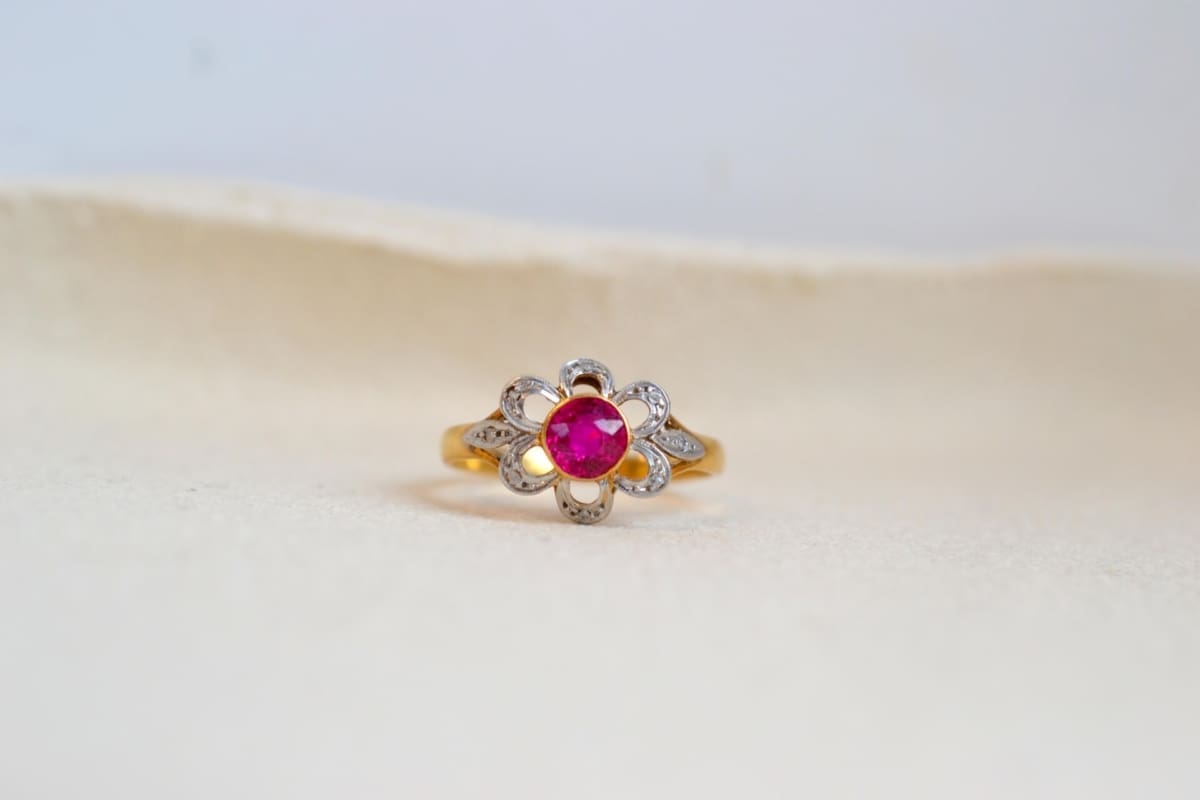 bague fleur 2 ors rubis et diamants