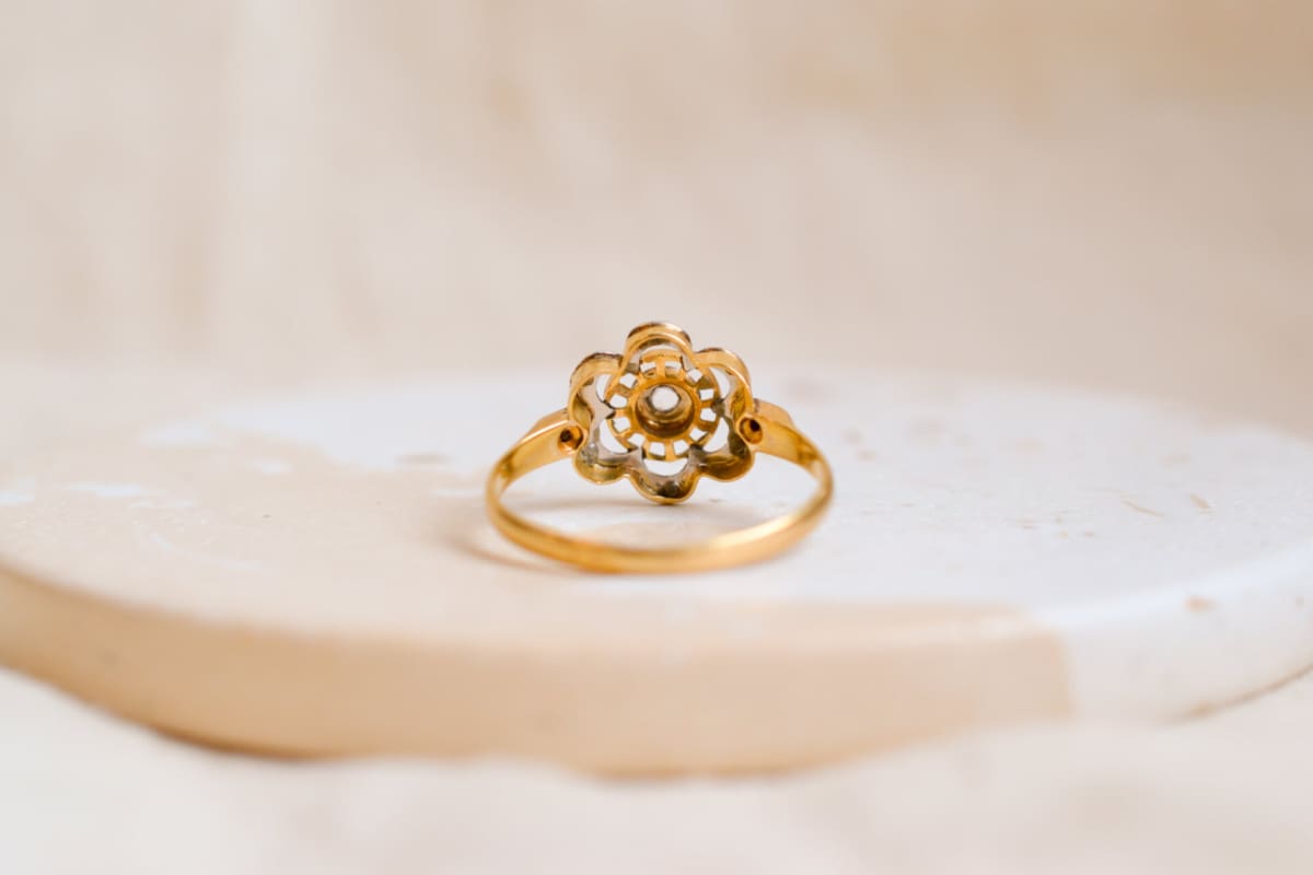 Bague fleur Vintage en Or jaune 18 carats et Platine sertie de Diamants