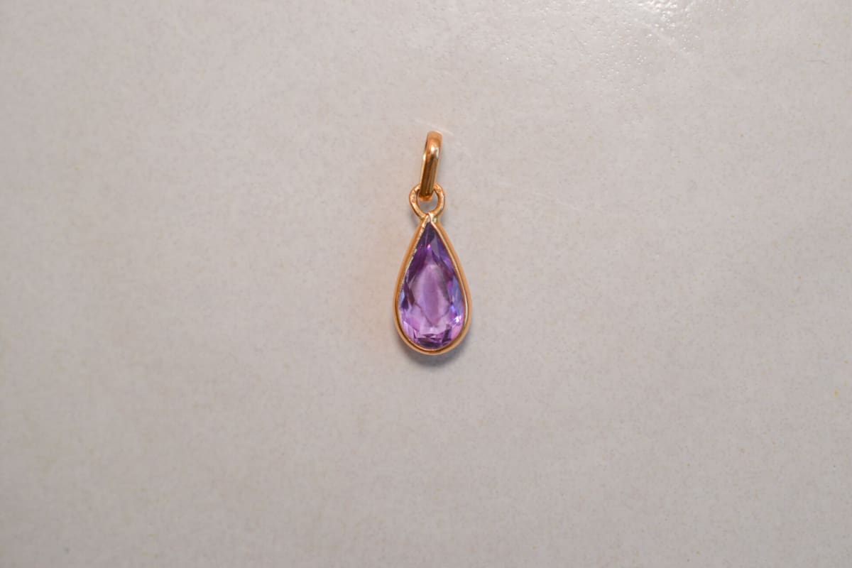 Pendentif ancien en Or jaune 18 carats orné d'une Améthyste