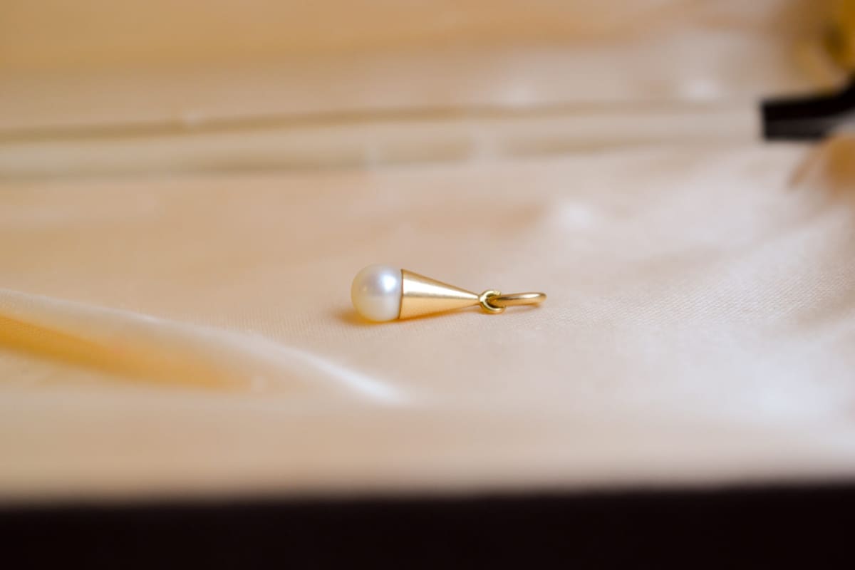 Pendentif ancien en Or jaune 18 carats orné d'une Perle de culture