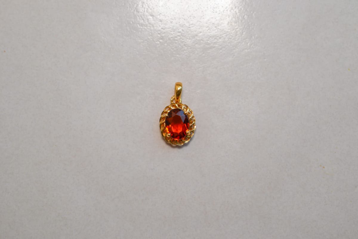 Pendentif ancien en Or jaune 18 carats serti griffes d'une Citrine
