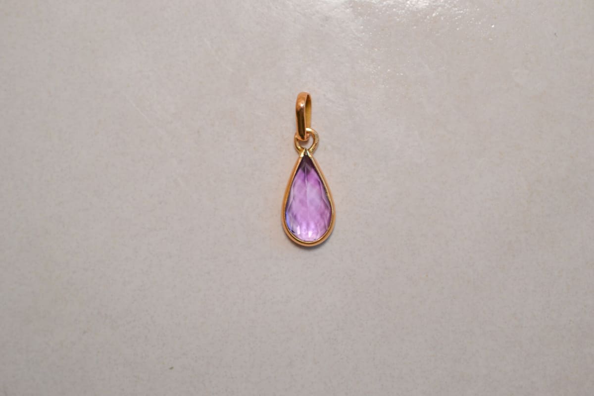 Pendentif goutte en Or jaune 18 carats orné d'une Améthyste