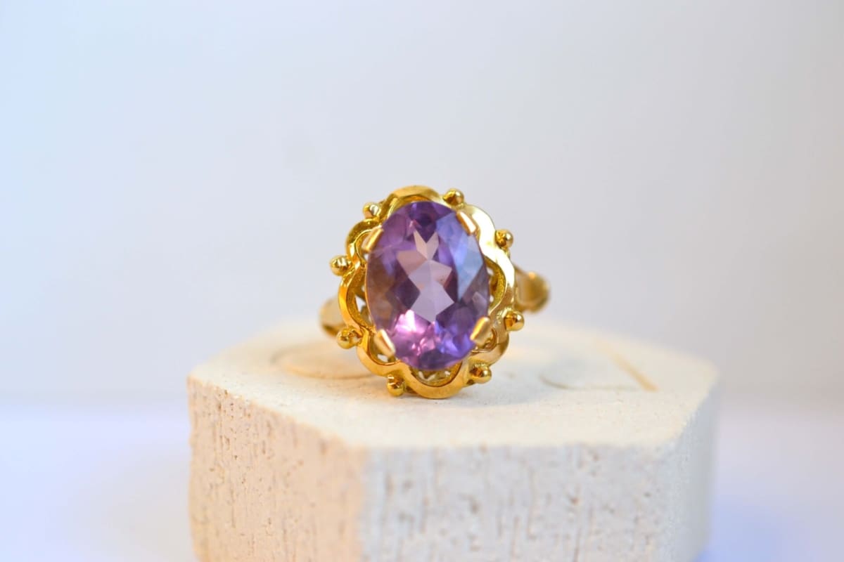 bague cocktail amethyste monture polylobée