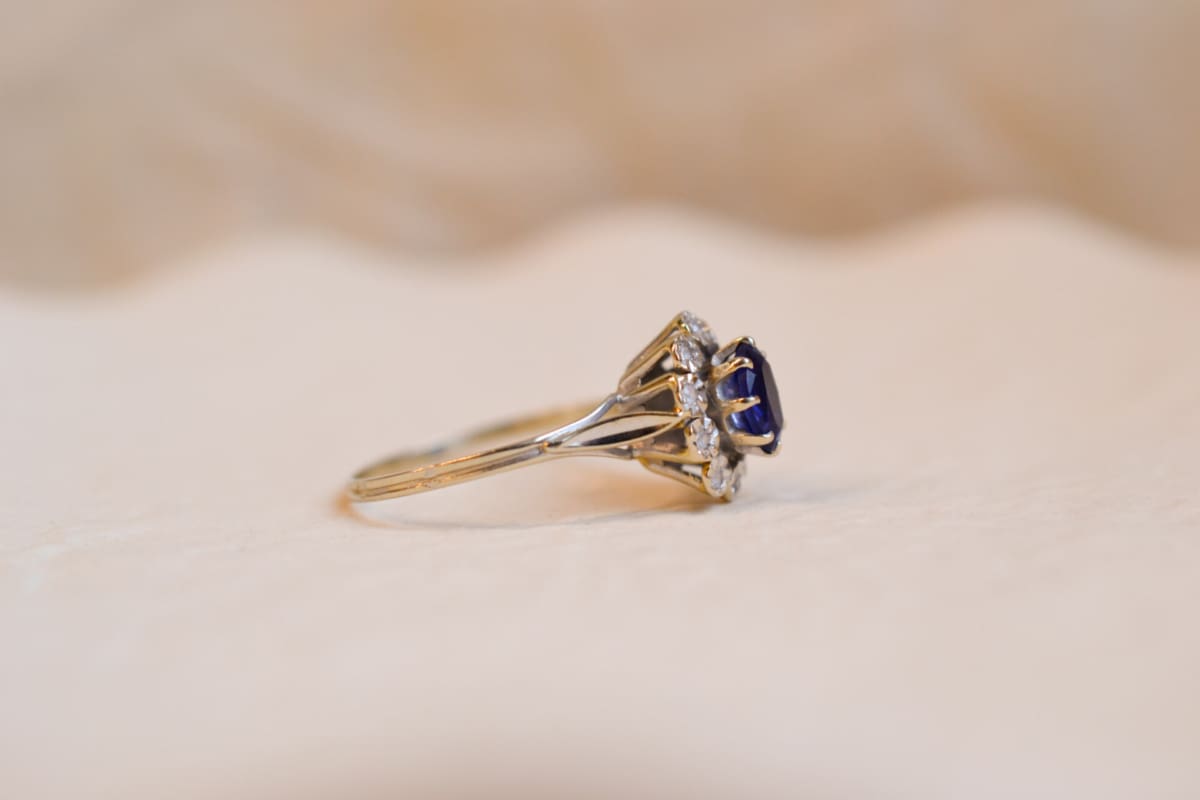 Bague Marguerite Vintage en Or blanc 18 carats sertie de pierres bleue et blanches