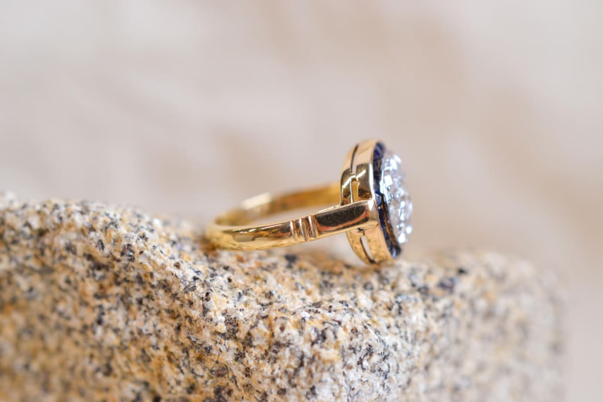 Bague Vintage en Or jaune 18 carats ornée de Saphirs et de Diamants