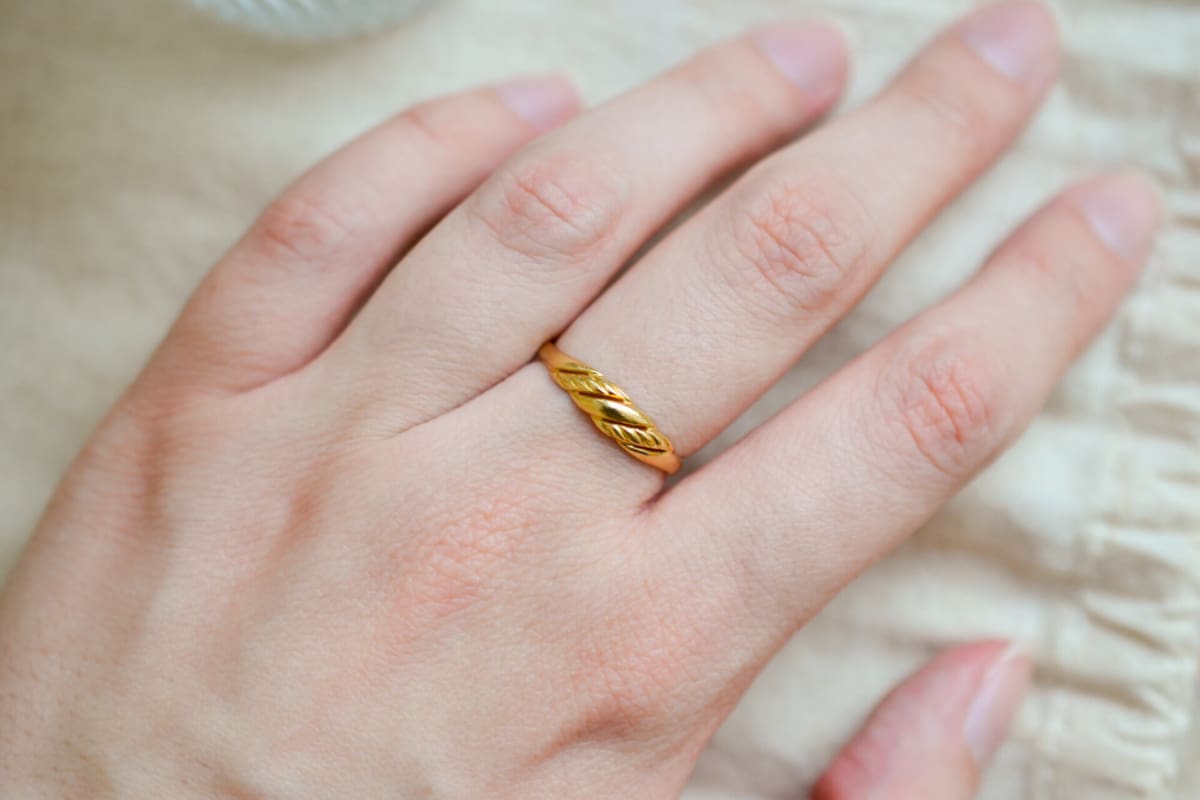 Bague Vintage en Or jaune 18 carats torsadée et ajourée