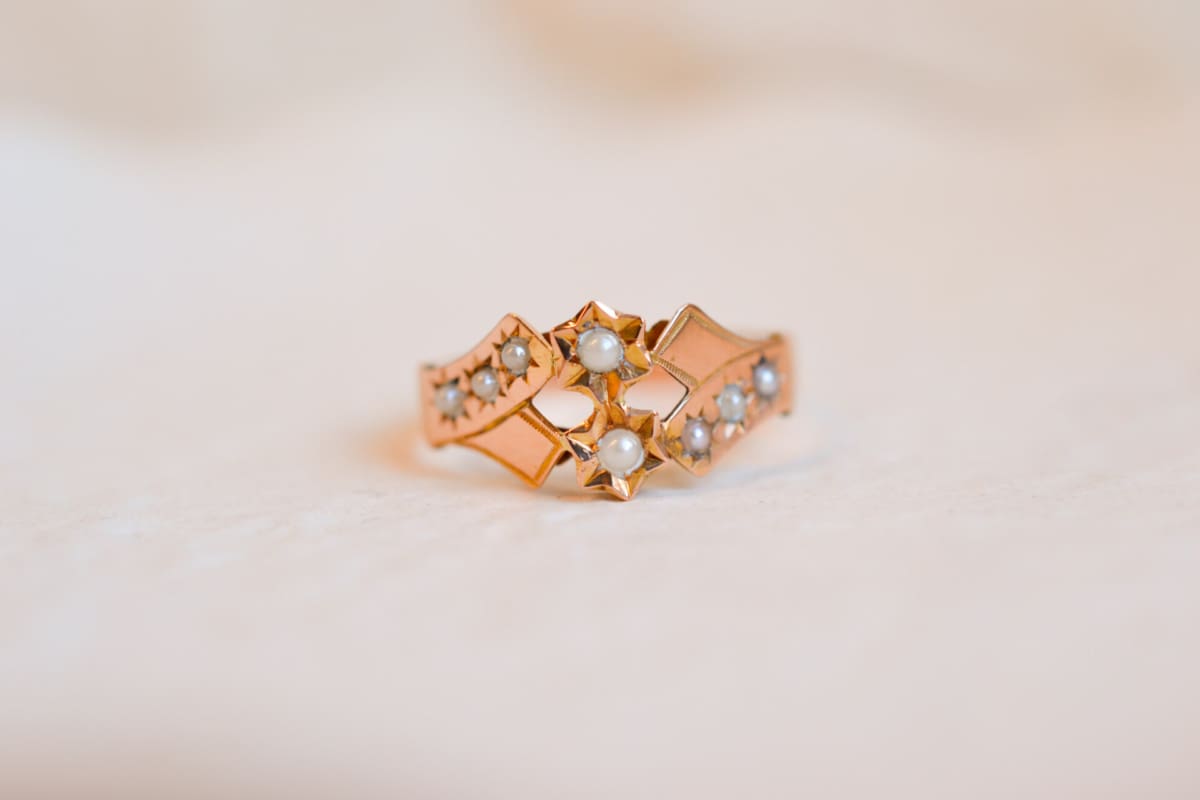 Bague ancienne en Or jaune 18 carats ornée de Perles de culture