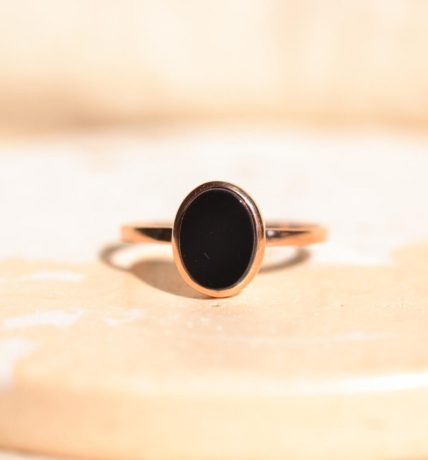 Bague ancienne en Or jaune 18 carats sertie d'un Onyx