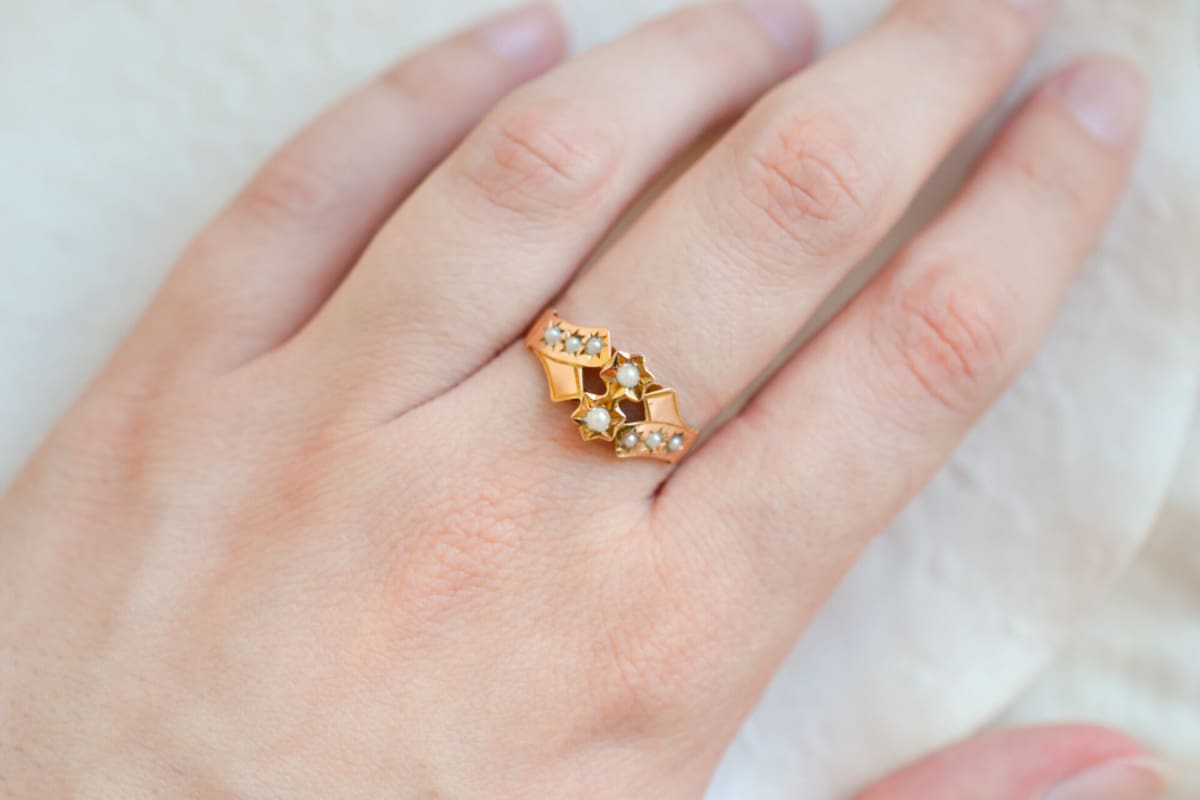 Bague de fiançailles ancienne en Or jaune 18 carats ornée de Perles