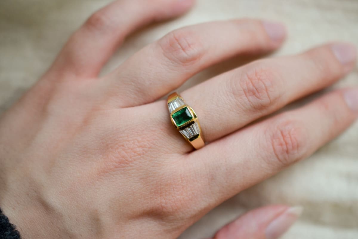 Bague de fiançailles en Or jaune 18 carats ornée d'une Émeraude et de Diamants