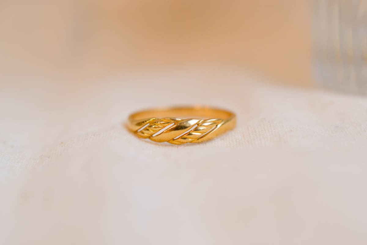 Bague en Or jaune 18 carats torsadée et ajourée