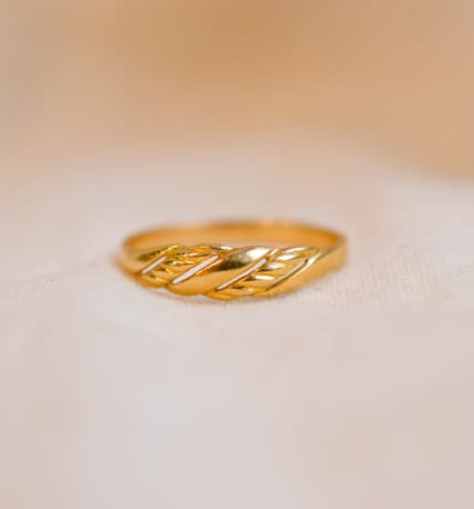 Bague en Or jaune 18 carats torsadée et ajourée