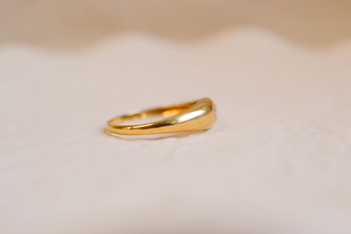 Bague jonc ancienne en Or jaune 18 carats sertie d'un Oxyde