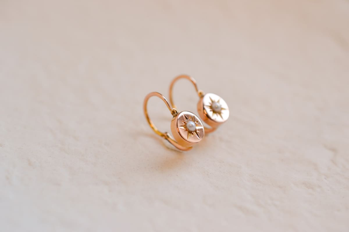 Boucles d'oreilles en Or jaune 18 carats serties de Perles de culture