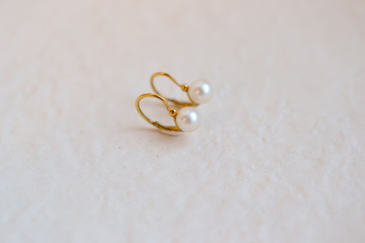 Dormeuses anciennes en Or jaune 18 carats ornées de Perles