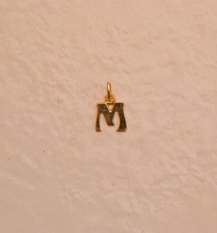 Pendentif Vintage en Or jaune 18 carats ornée de la lettre "M"