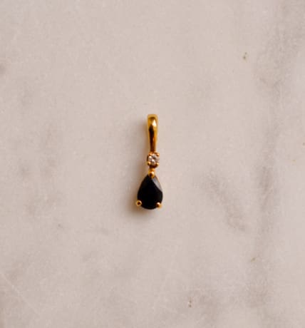 Pendentif en Or jaune 18 carats sertie d'un Saphir taille poire agrémenté d'un Diamant