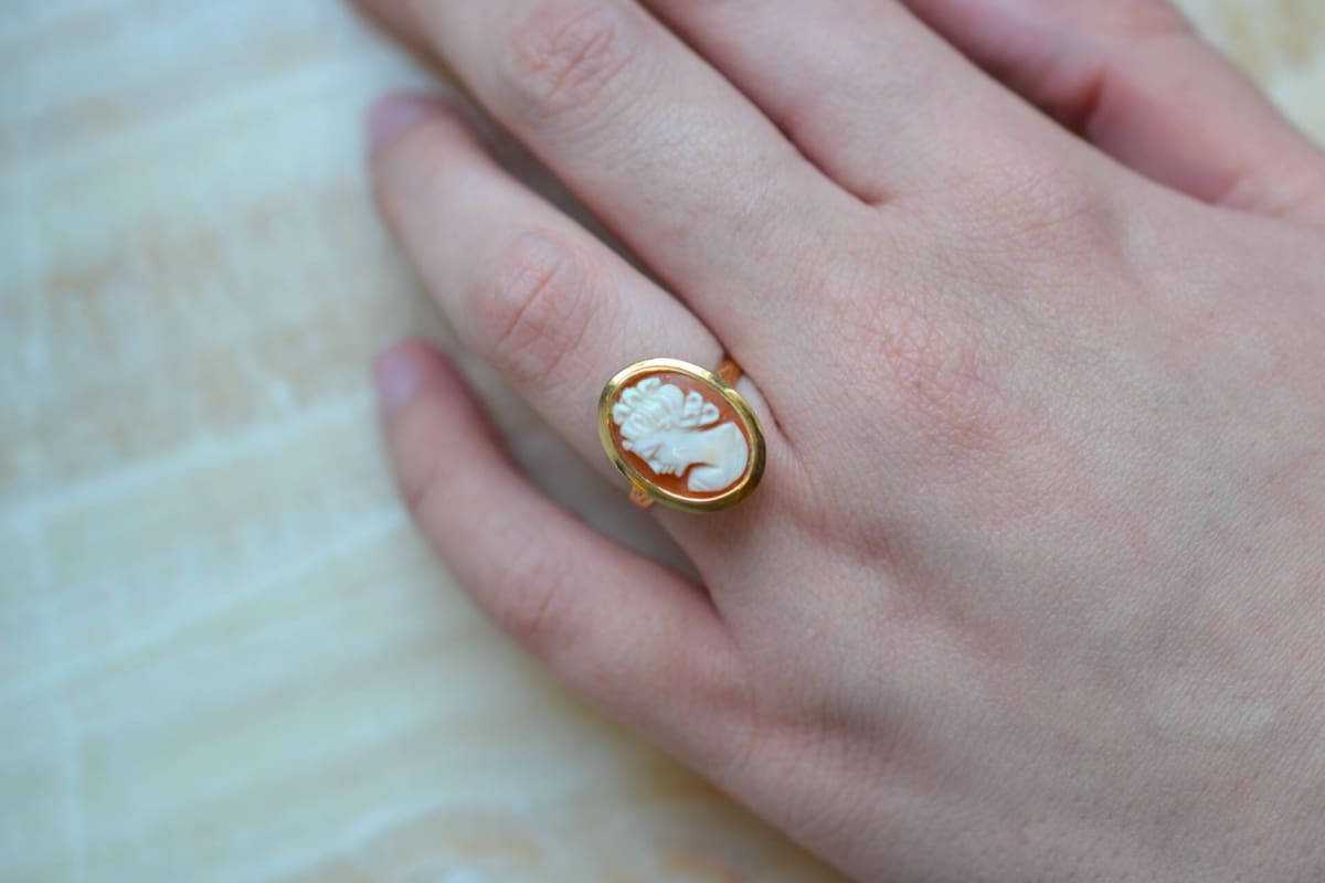 bague camee avec monture ajouree