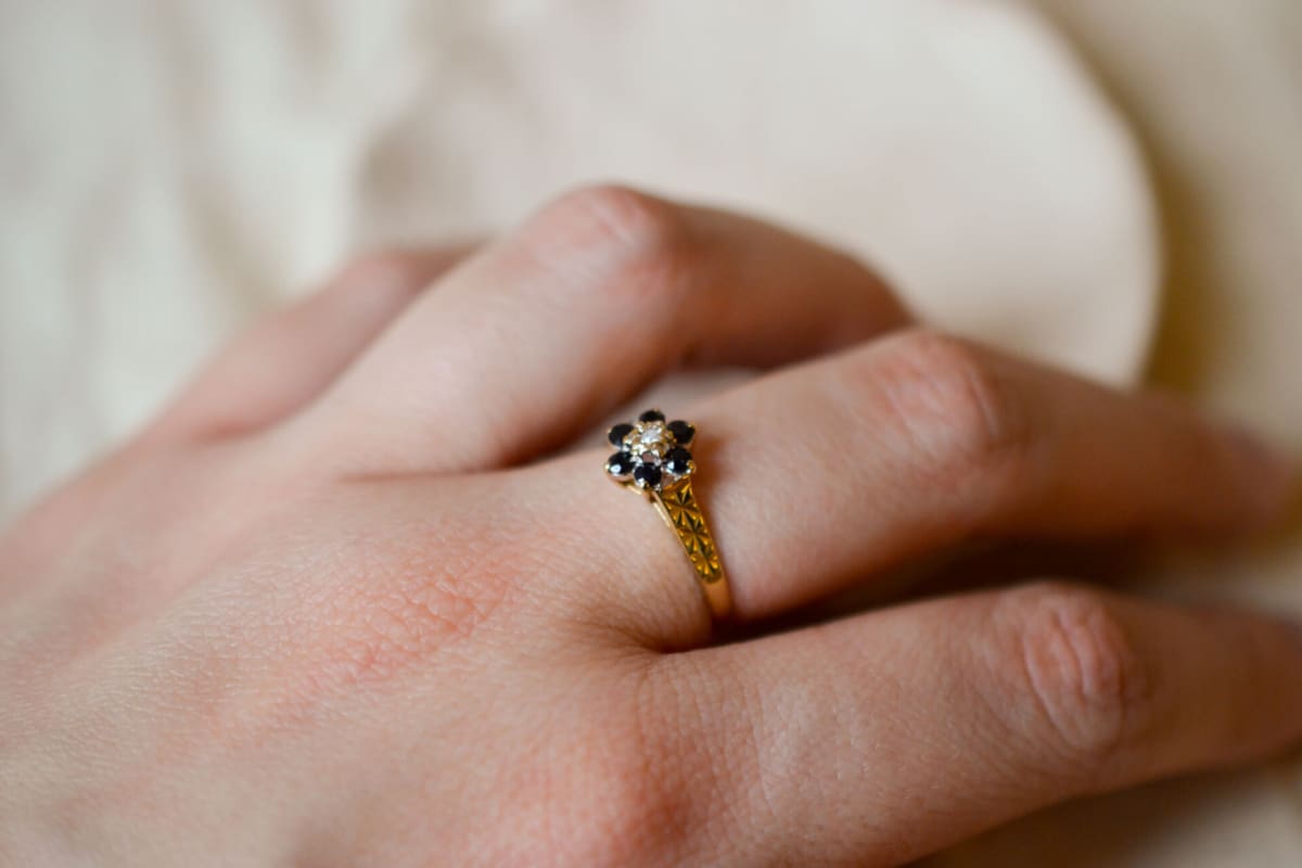 Bague de fiançailles Vintage en Or jaune 9 carats sertie de Saphirs et d'un Diamant