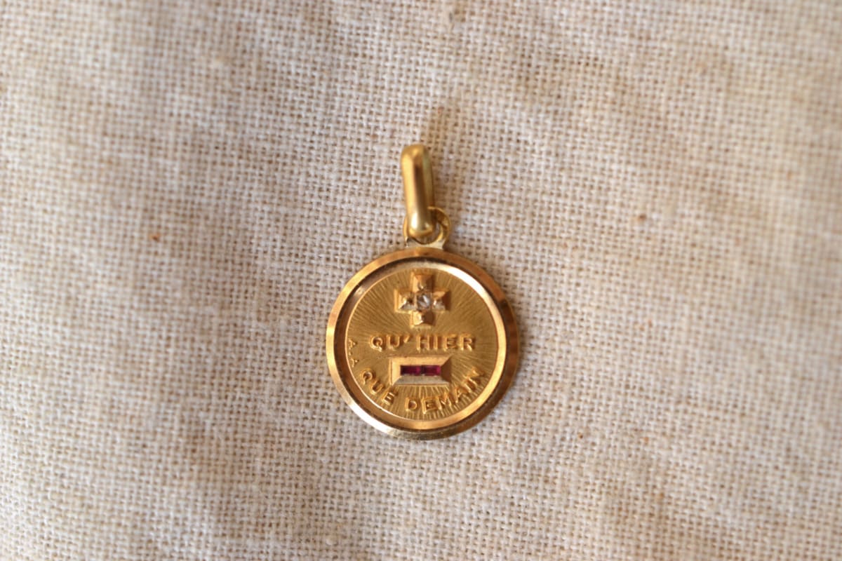 medaille augis diamant et rubis